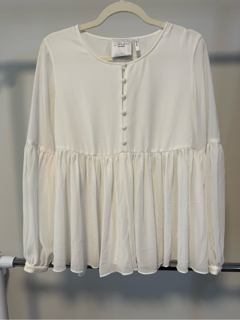 L'Academie White Button-Front Peasant Blouse with Bishop Sleeves - Picture 2 of 6